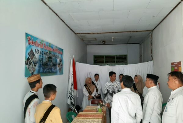 BNN KOTA GORONTALO TINJAU SEKRETARIAT RELAWAN MAN 1 KOTA GORONTALO