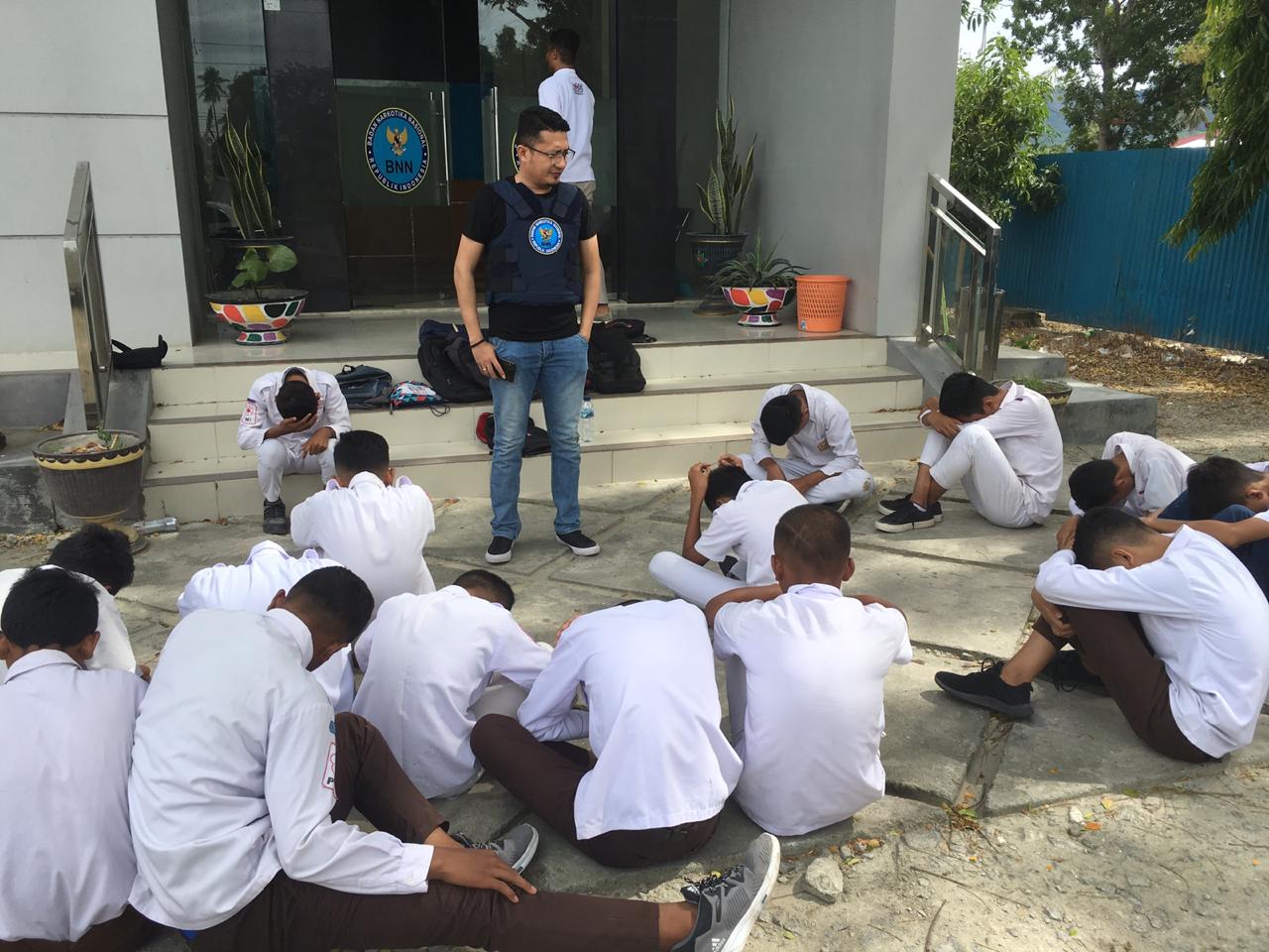 Pesta Lem, 30 Pelajar SMP Diamankan BNN Kota Gorontalo Pesta Lem, 30 Pelajar SMP Diamankan BNN Kota Gorontalo