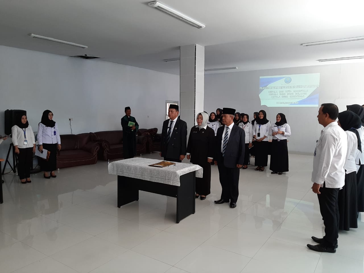 Kepala BNNP Gorontalo Lantik Tiga Pejabat BNNK Kepala BNNP Gorontalo Lantik Tiga Pejabat BNNK